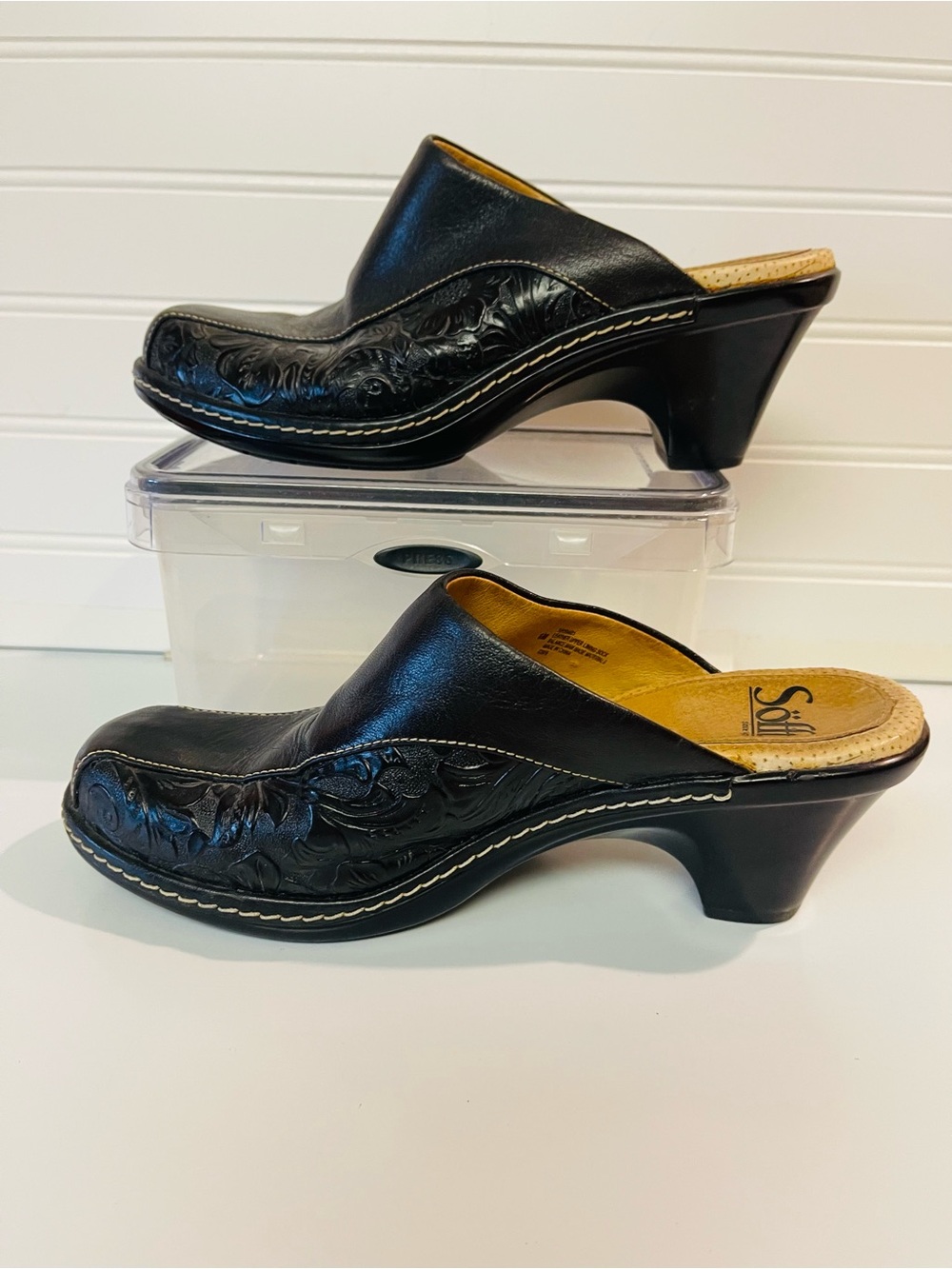 Sofft Womens 6 M Black Leather Embossed Floral Mule Clogs Comfort Heels